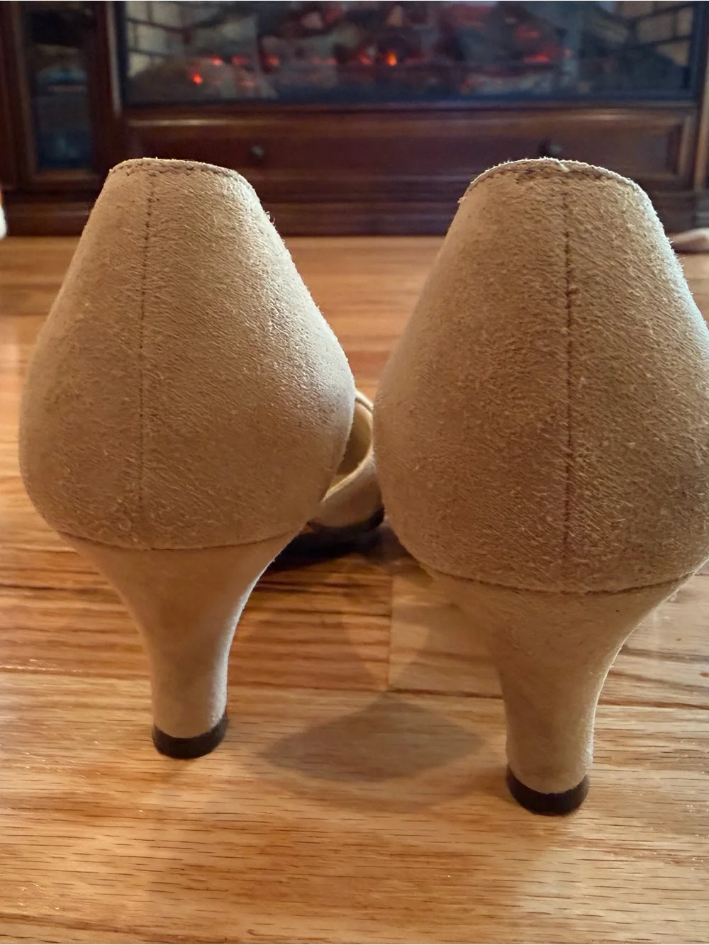 Silvia Fiorentina Women's Suede Mid Heel Pumps - Tan